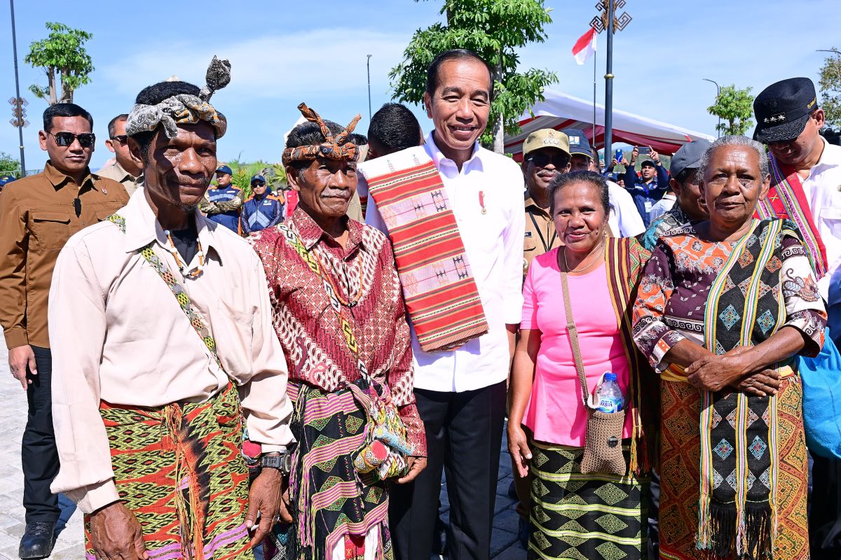 Presiden Jokowi ke Pasar Kefamenanu, cek harga pangan dan berpamitan