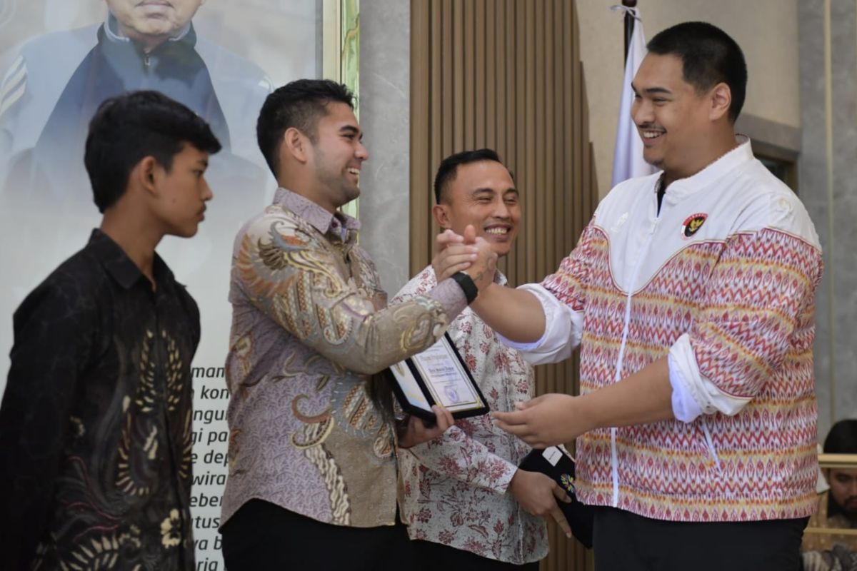 Minister awards Indonesia's outstanding sports actors