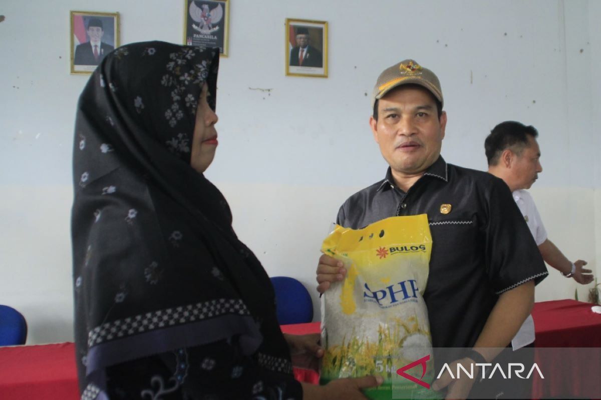 Pemkab Rejang Lebong berikan bantuan korban tertimpa pohon dan kebakaran