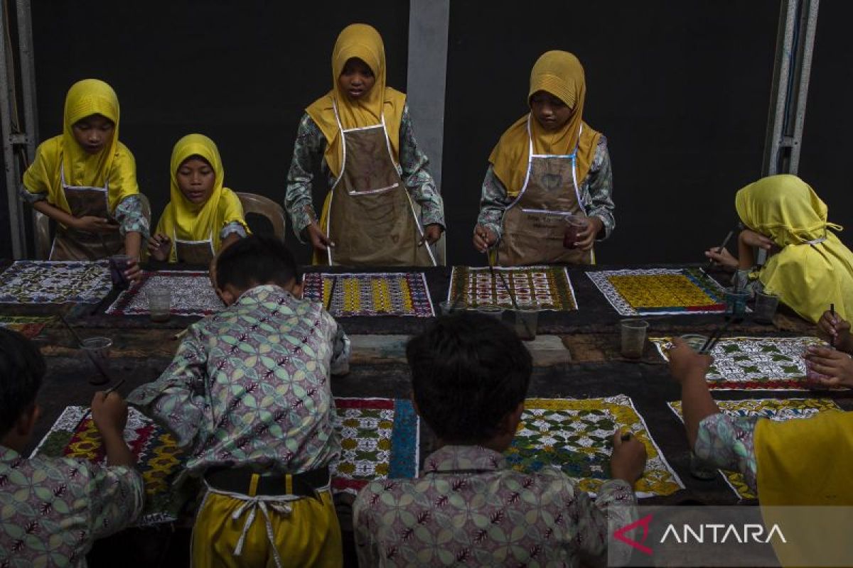 Peringatan Hari Batik Nasional di Kota Serang