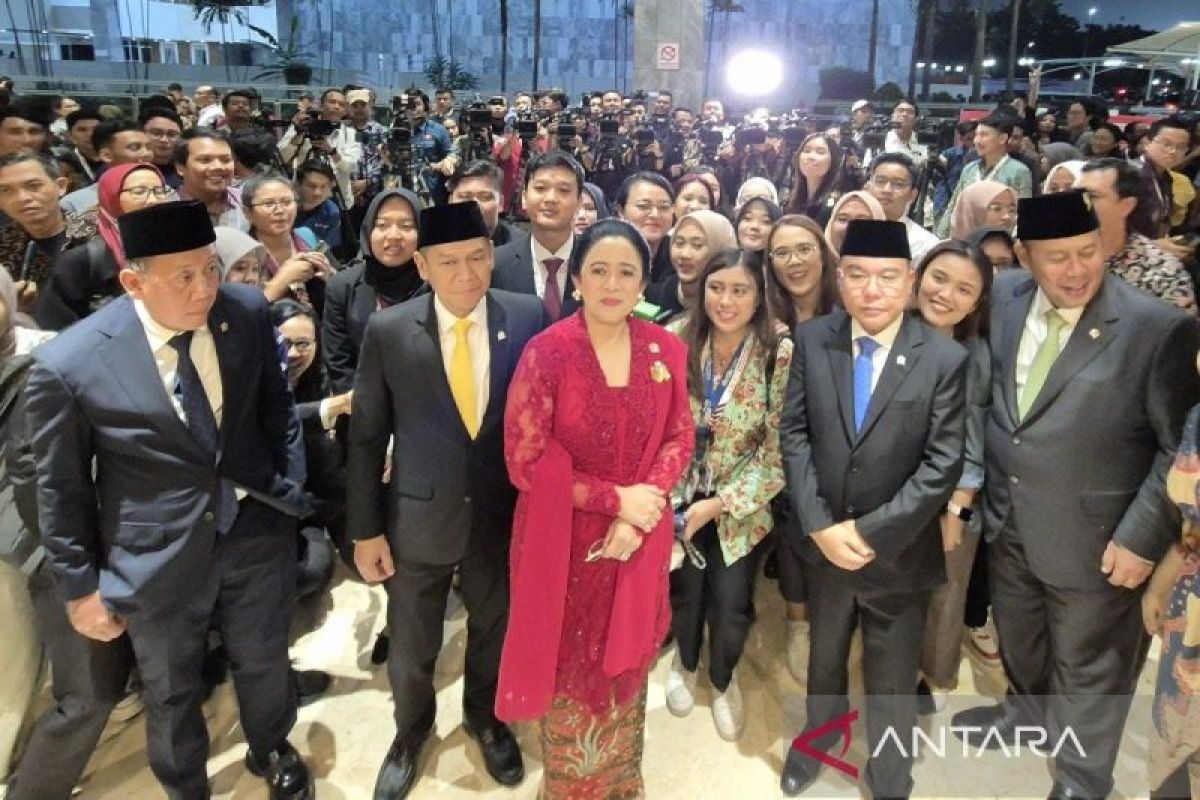 Politik kemarin, anggota dewan dilantik sampai Puan Maharani ketua DPR