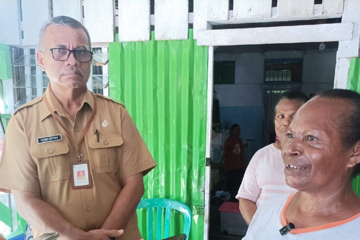 Dinsos Biak Numfor salurkan bantuan sosial program otsus 2024 bagi OAP