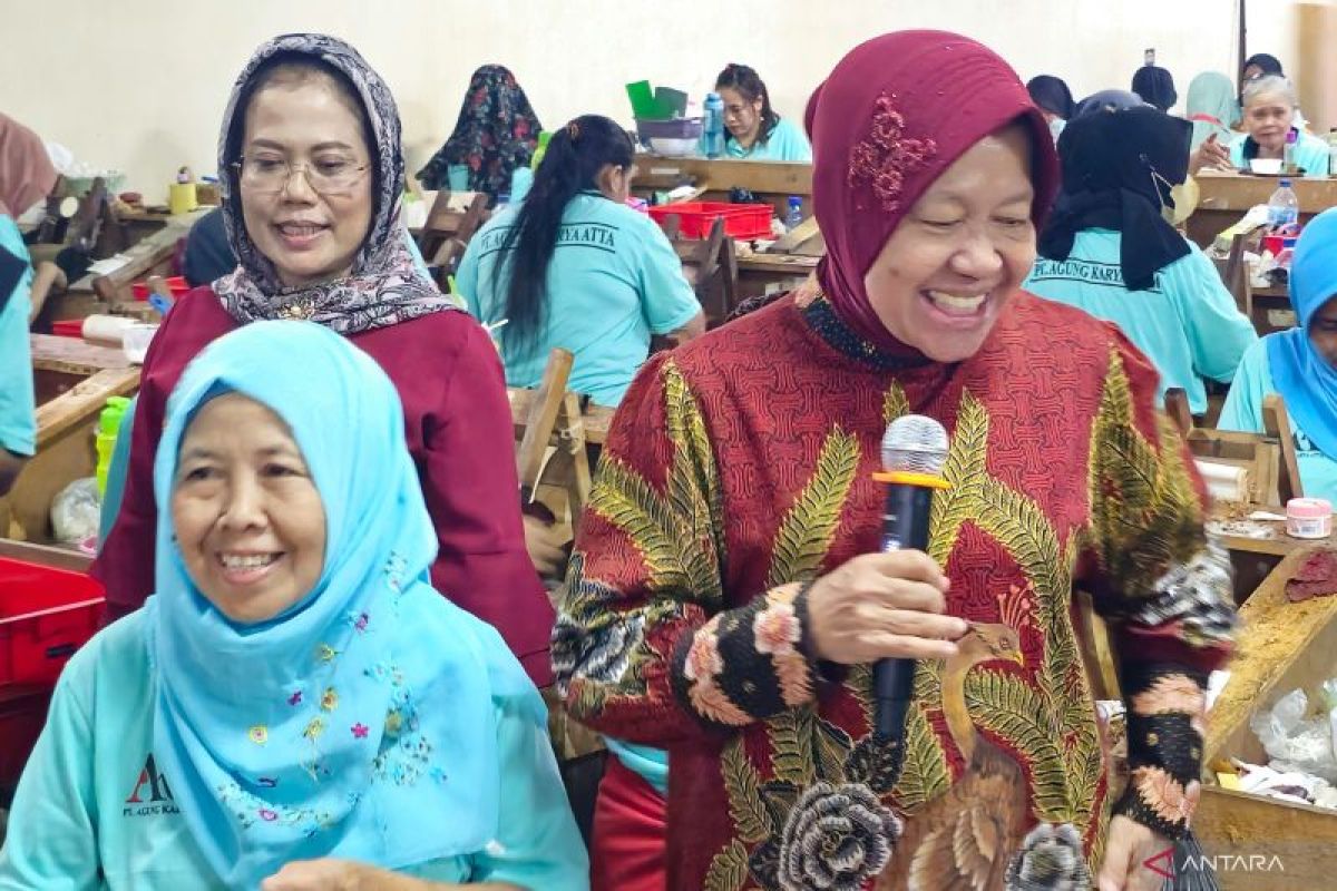 Risma siapkan program kesejahteraan bagi para buruh pabrik