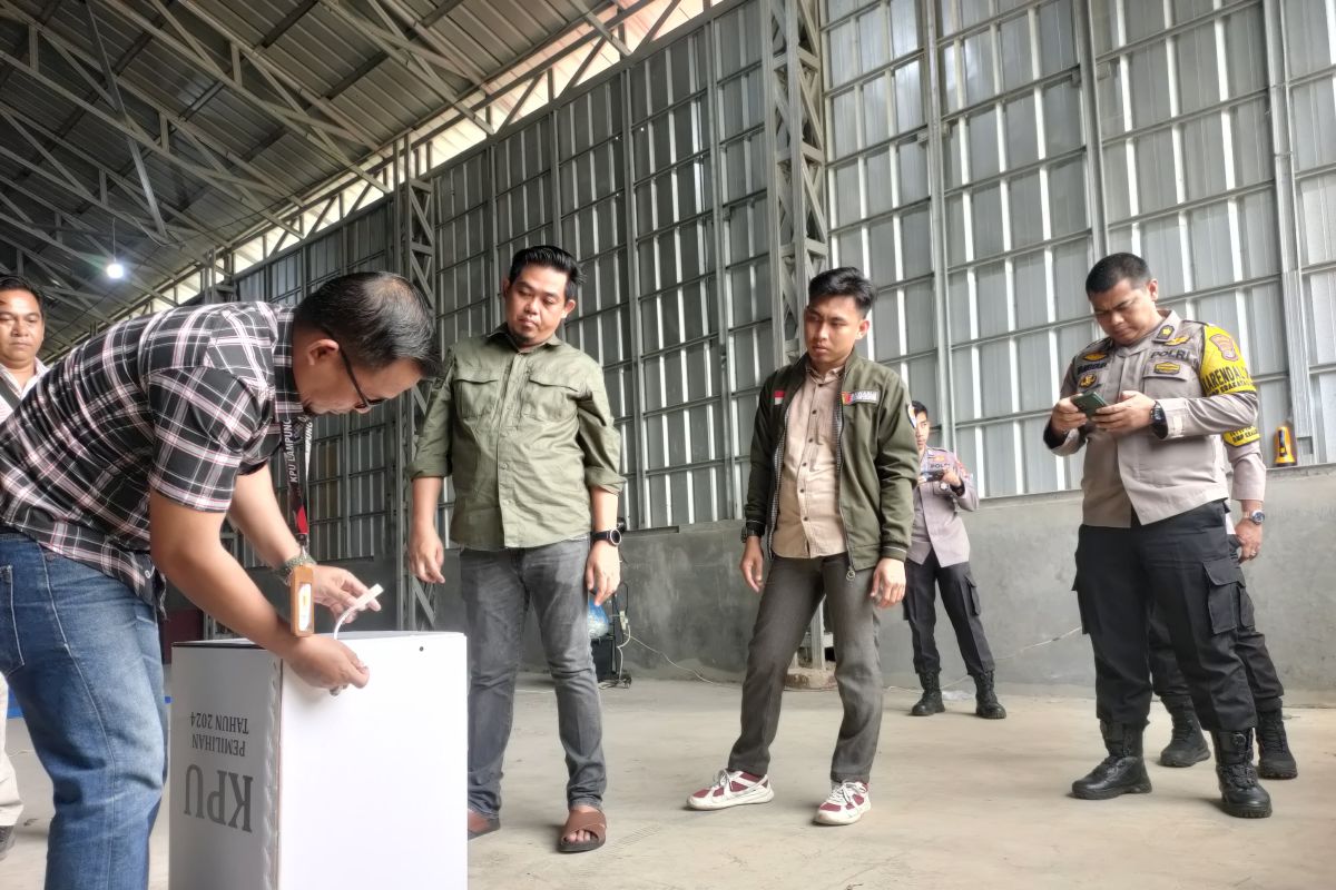 KPU Lampung Selatan libatkan 28 orang guna selesaikan perakitan kotak suara