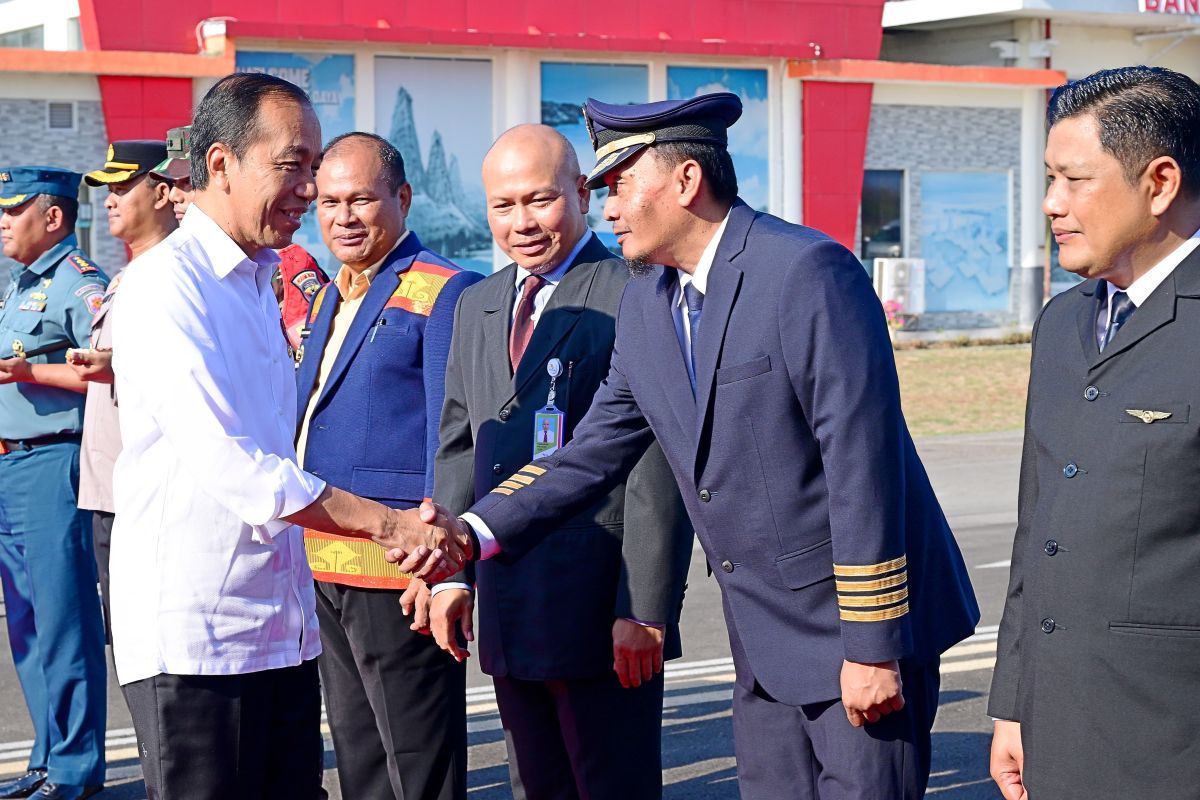 Hari ketiga di NTT, Presiden Jokowi tinjau pasar dan sekolah di Alor