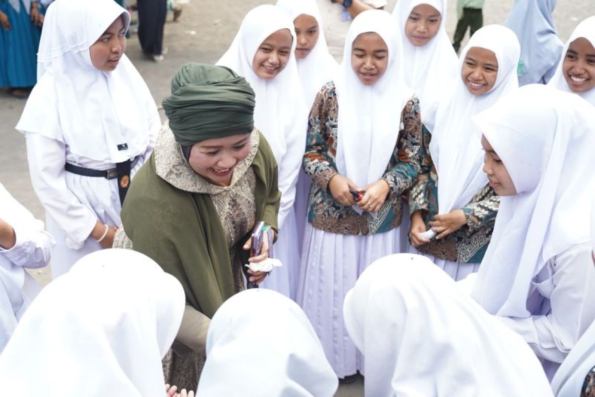 Cagub Jatim Luluk janji perjuangkan hak anak peroleh pendidikan