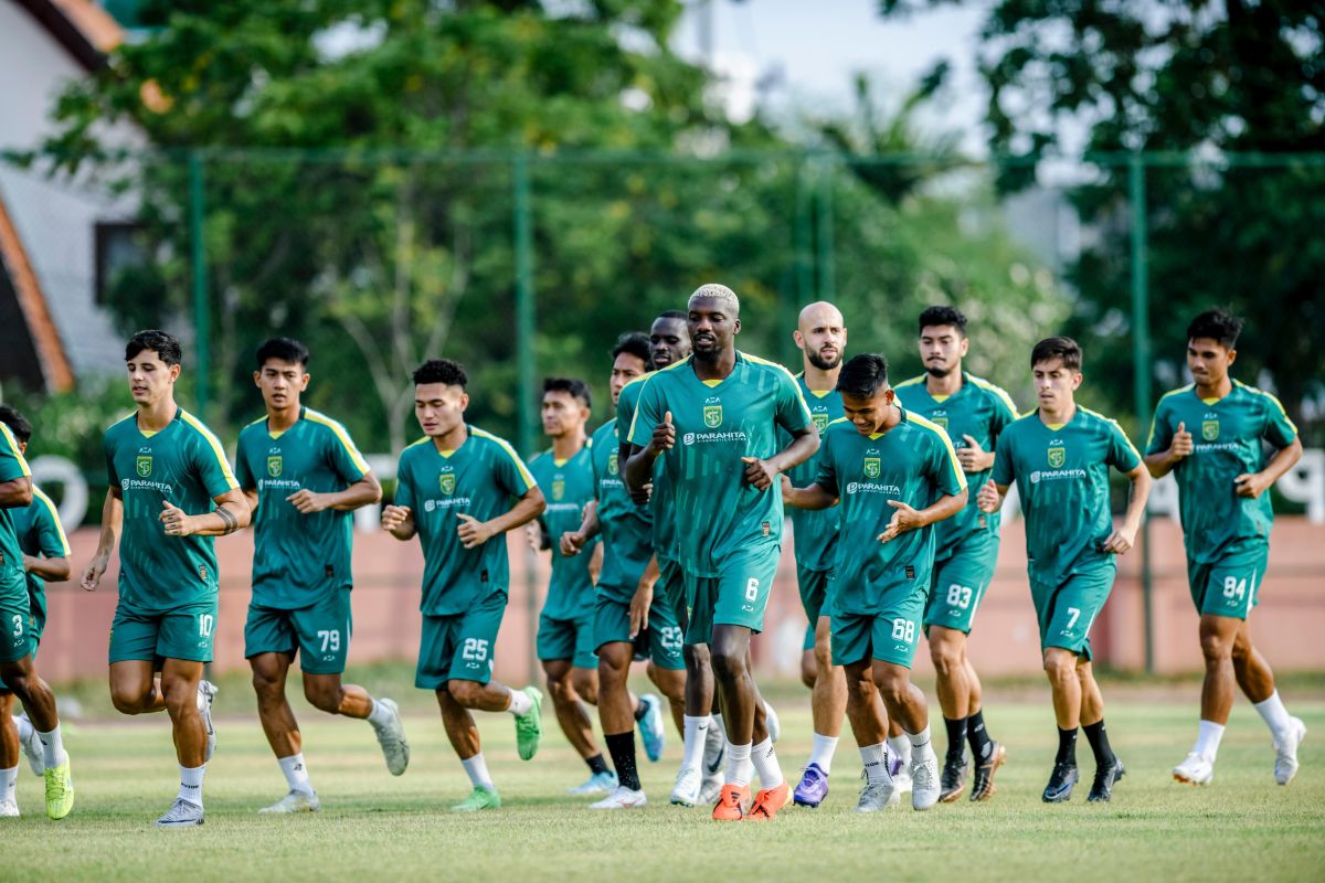 Persebaya fokus hadapi Persib meski puncaki klasemen sementara