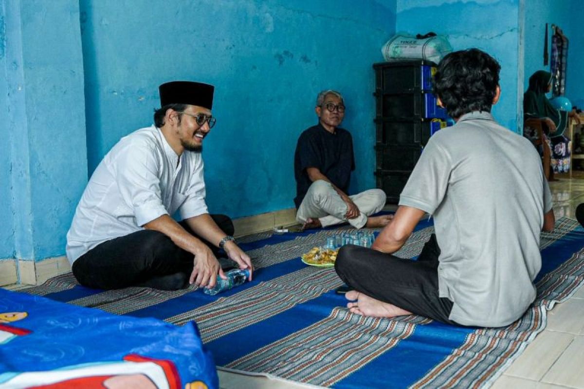 Calon Wakil Wali Kota Cilegon nostalgia datangi rumah pengasuh masa kecilnya