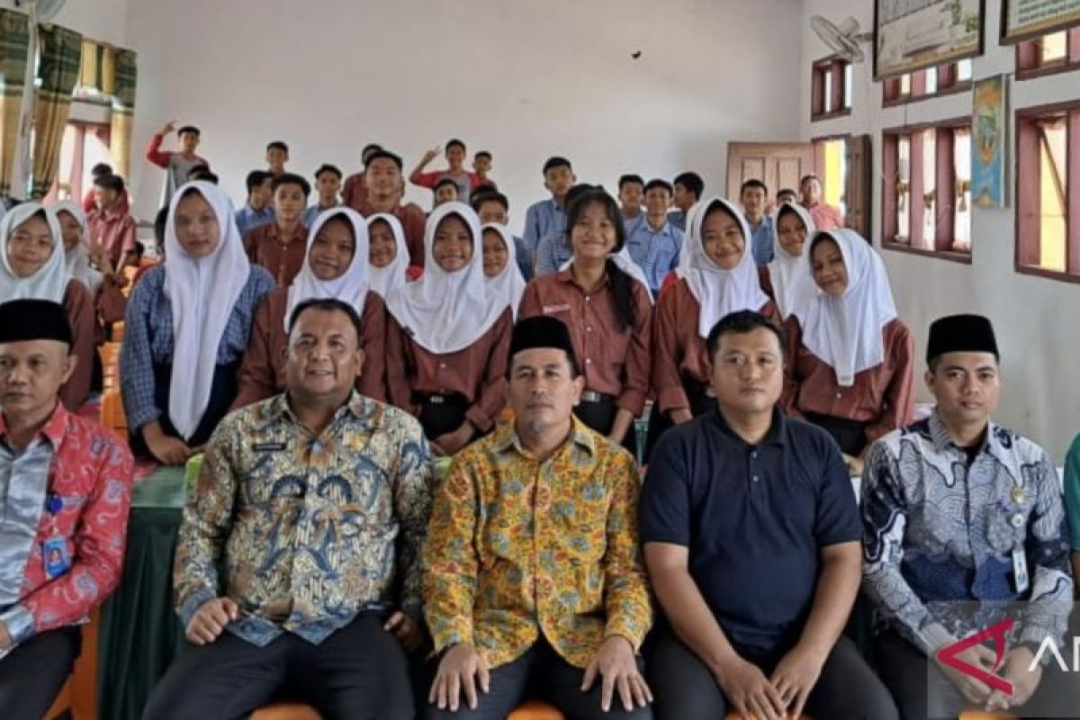 70 siswa SMPN I Sungai Lala ikut sosialisasi bahaya narkotika