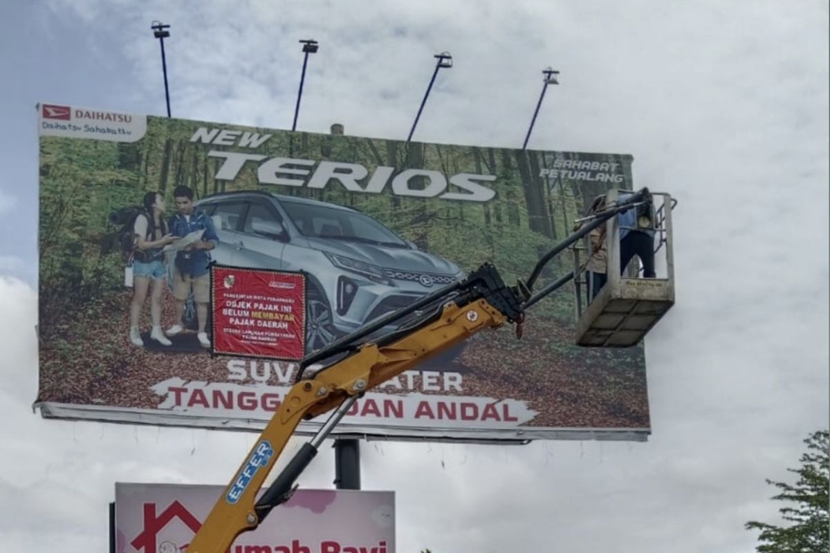 Pekanbaru tertibkan reklame ilegal dan habis masa tayang