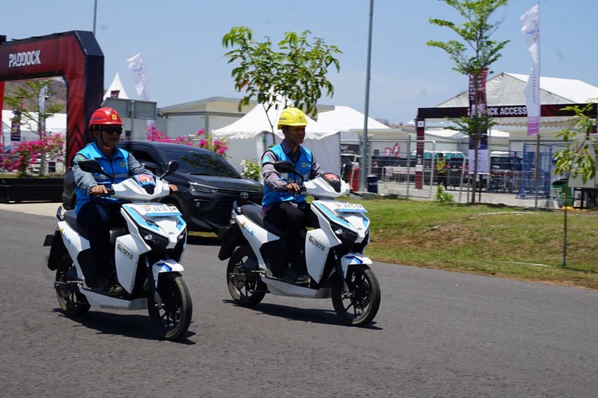 Cerita MotoGP Mandalika 2024, PLN mobilisasi petugas pakai motor listrik