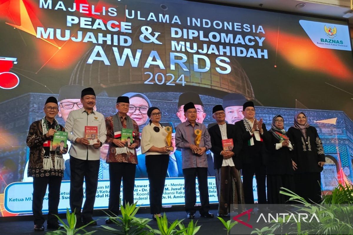 Retno Marsudi, Jusuf Kalla receive MUI awards for peace efforts