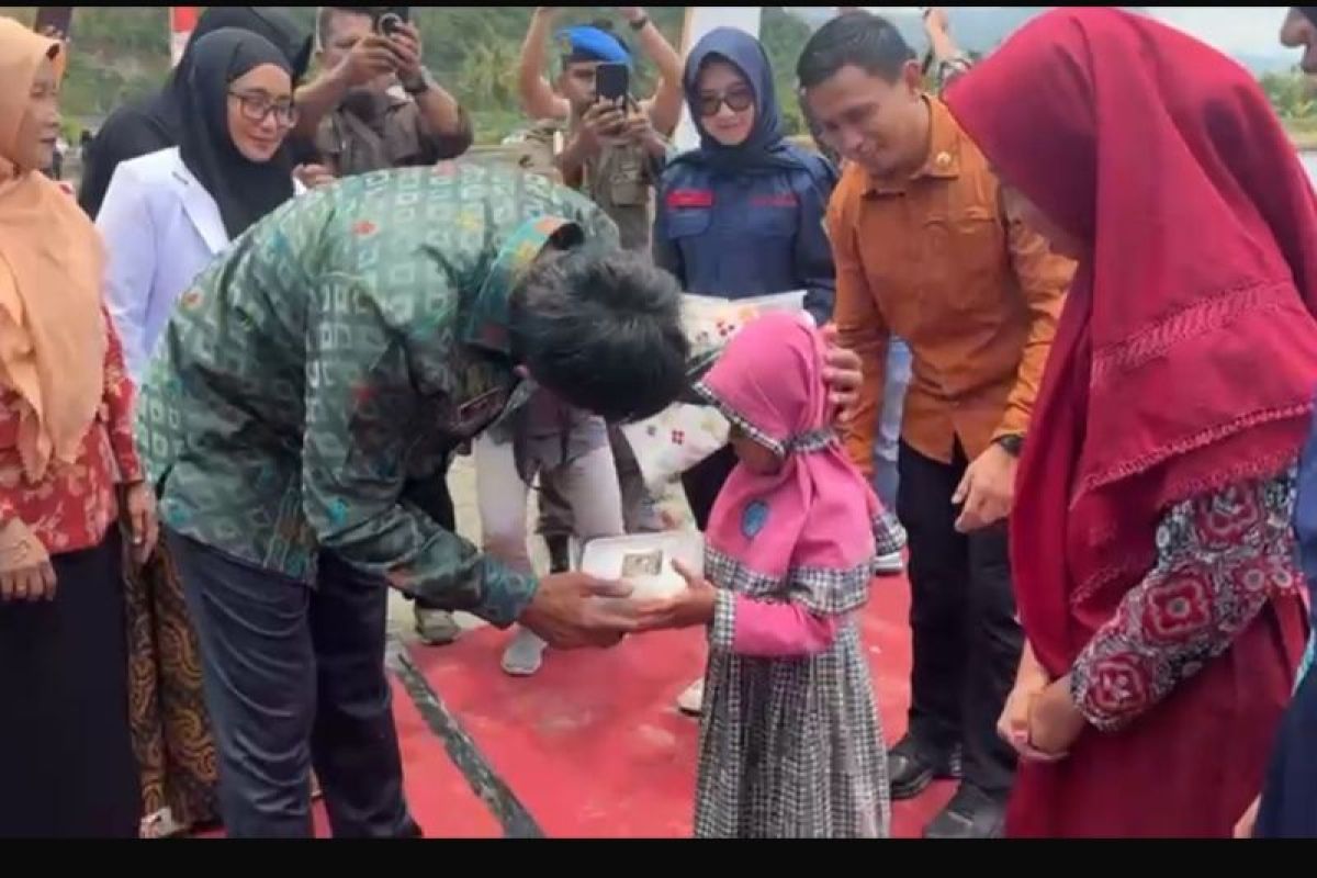 Pemkab luncurkan program makan siang gratis untuk siswa di Kolut