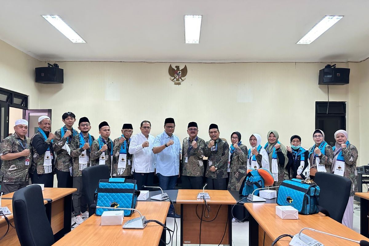 Pemkab Bogor berangkatkan 15 jemaah umroh pemenang doorprize HUT RI ke-79