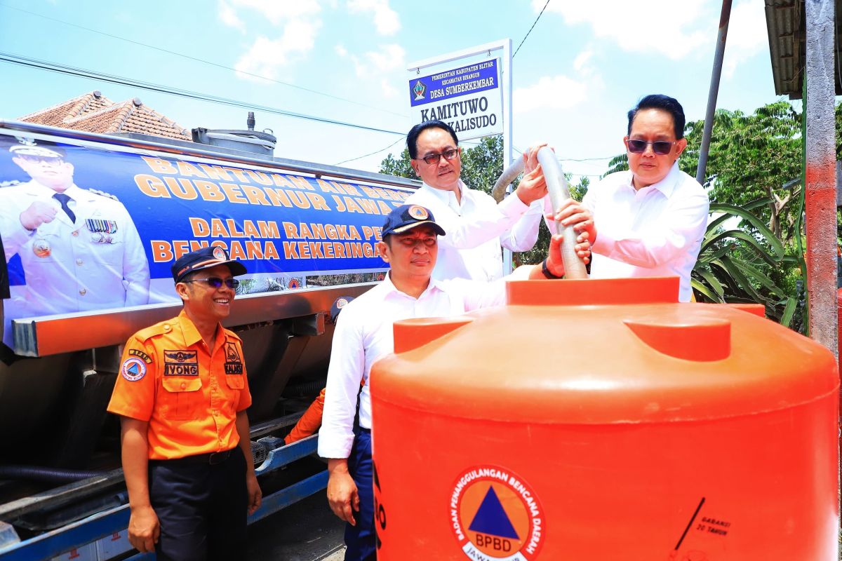 Pemprov Jatim salurkan air bersih ke Kabupaten Blitar