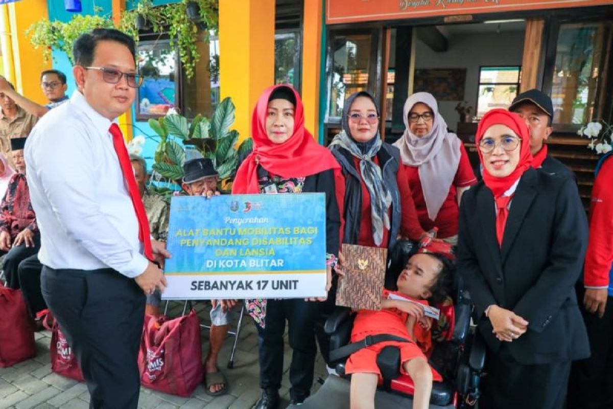 Pemprov Jatim salurkan bantuan sosial untuk disabilitas