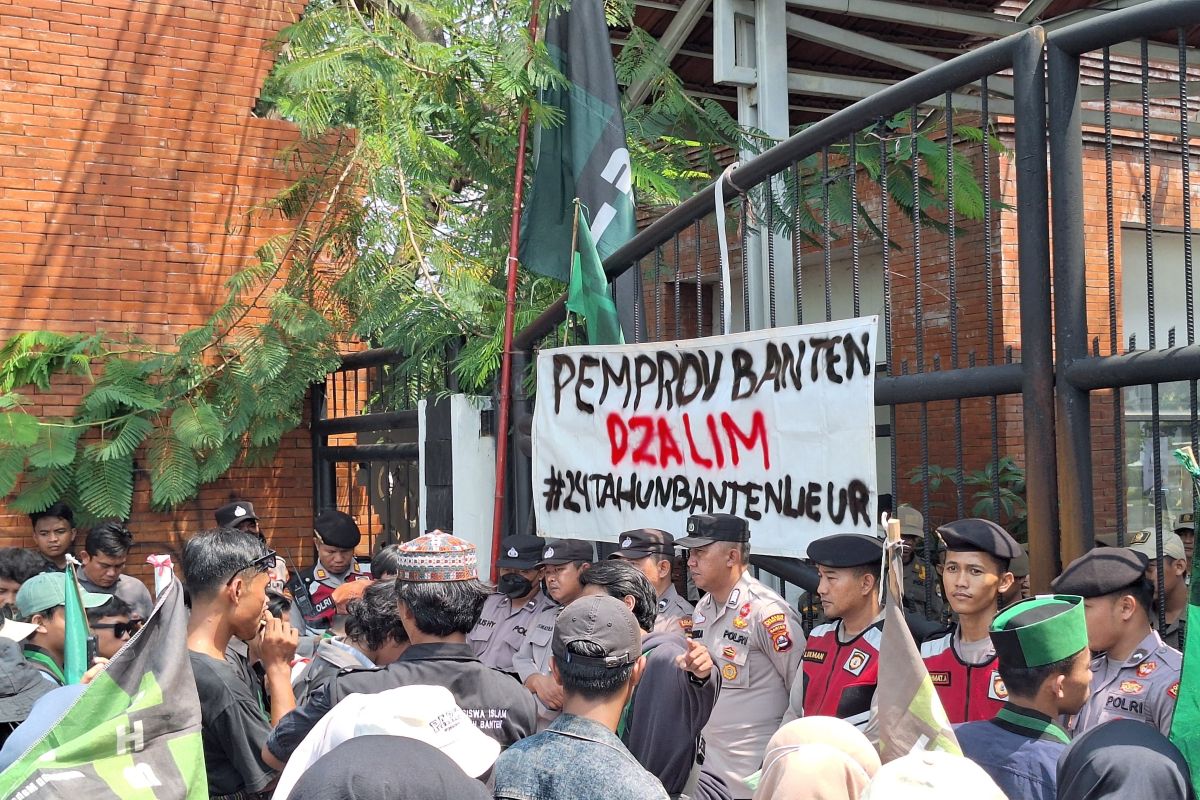 HUT Banten, mahasiswa tuntut pemprov atasi pengangguran hingga pendidikan