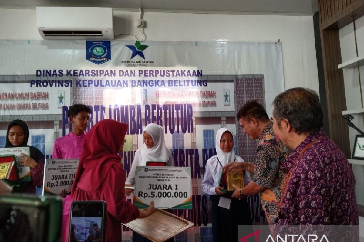 Siswi SMP Negeri 1 Tukak Sadai Bangka Selatan raih juara pertama lomba bertutur tingkat provinsi