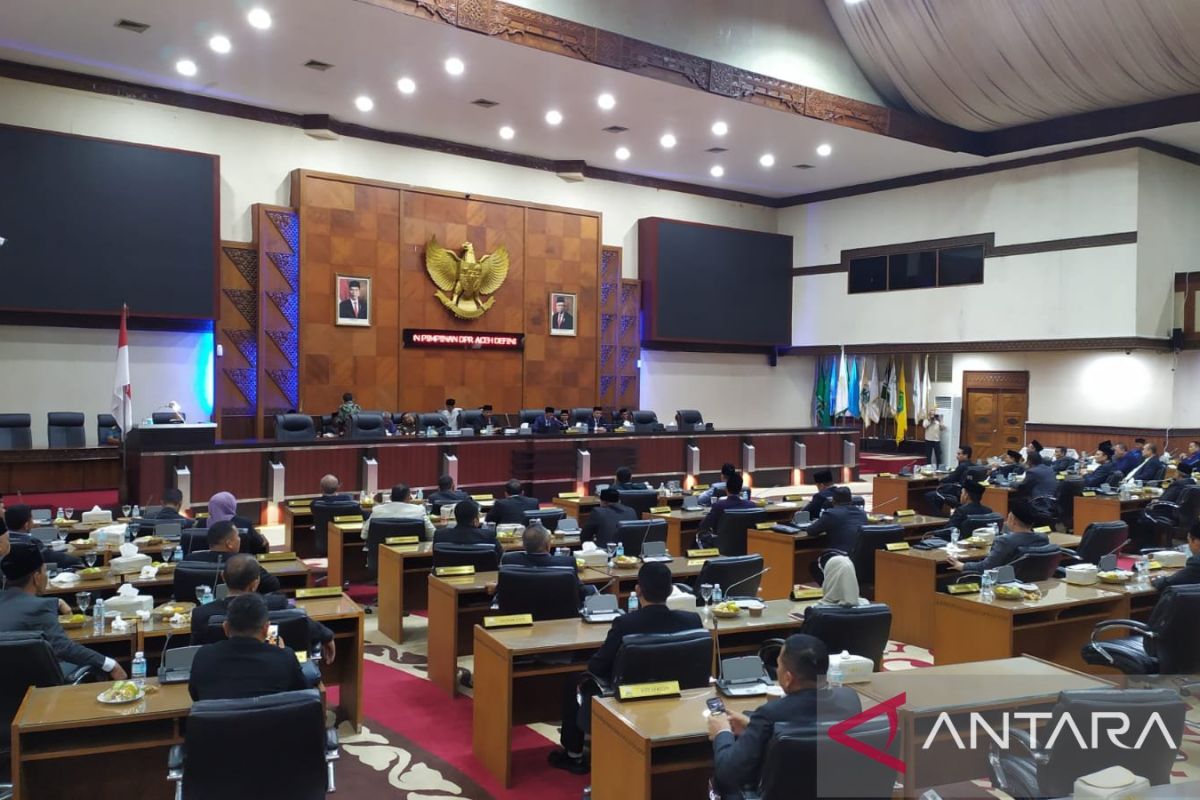 DPR Aceh tetapkan empat pimpinan 2024