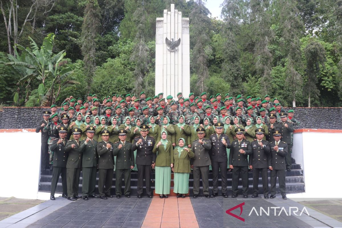 Kodim 0304 Agam gelar Upacara Ziarah Peringatan HUT Ke-79 TNI