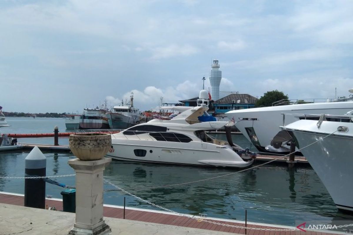 50 yacht dari 11 negara sandar di pelabuhan Benoa