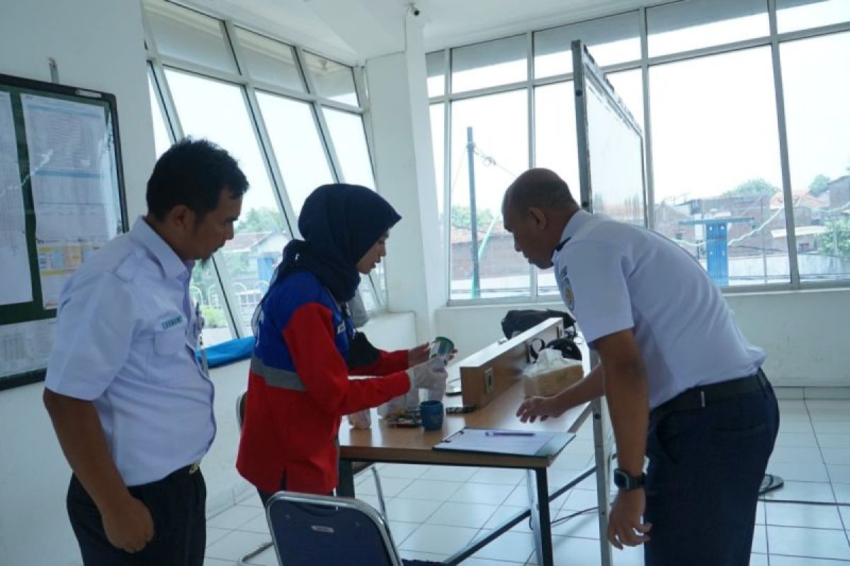 KAI dan BNN lakukan tes urine pegawai di tujuh stasiun di Daop Semarang