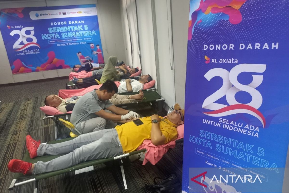 Sambut HUT Ke-28, karyawan XL Axiata gelar donor darah di lima kota se-Sumatera