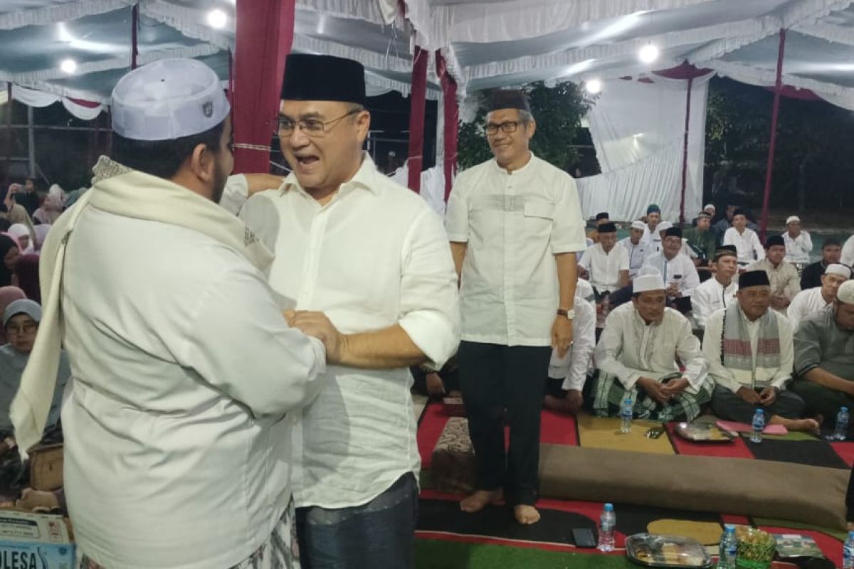 Erzaldi syukuran bersama anak yatim atas pelantikan istri sebagai Anggota DPR