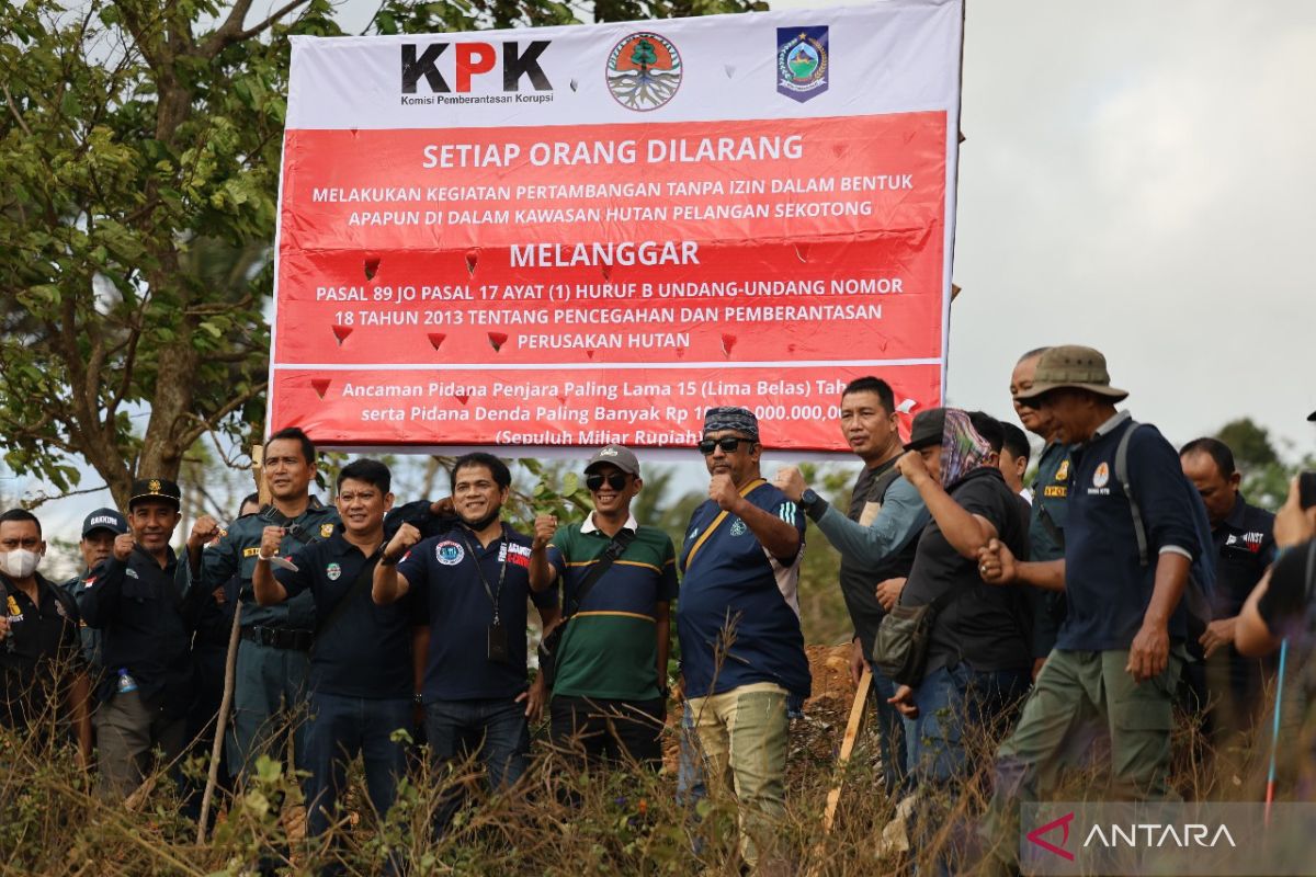 KPK menutup lokasi tambang emas ilegal di Sekotong NTB