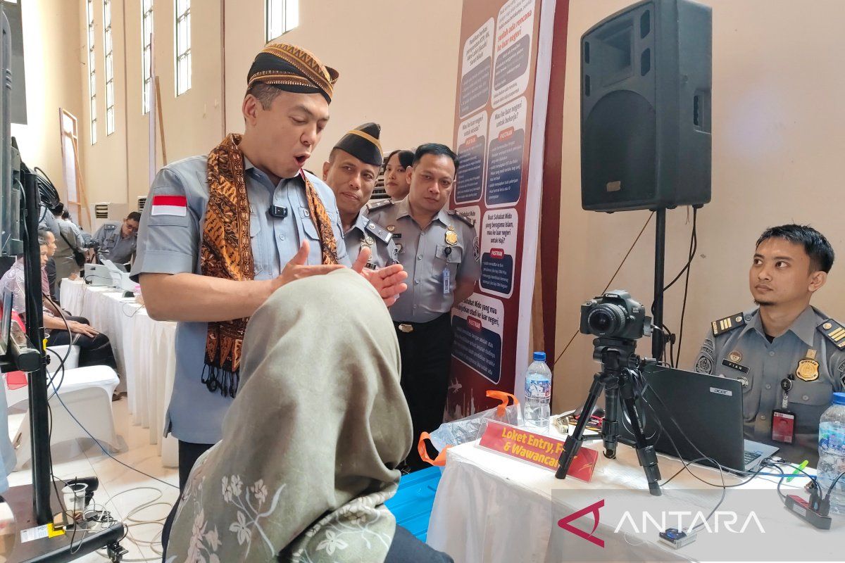 Dirjen Imigrasi buka layanan Lapor Gayeng di Karanganyar