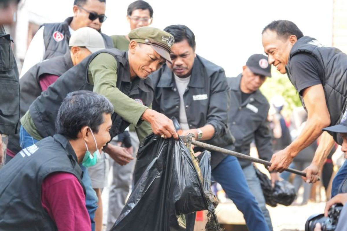 Pj Sekda Makassar pimpin kegiatan Sabtu Bersih sambut penilaian Adipura