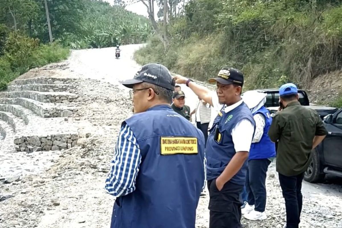 Pemprov Lampung rehabilitasi jalan Kuripan-Kota Agung di Tanggamus