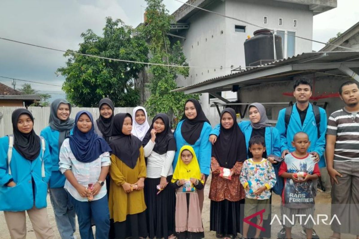 Mahasiswa ilmu politik UBB sosialisasi pentingnya pendidikan di panti asuhan Muara Kasih Bunda