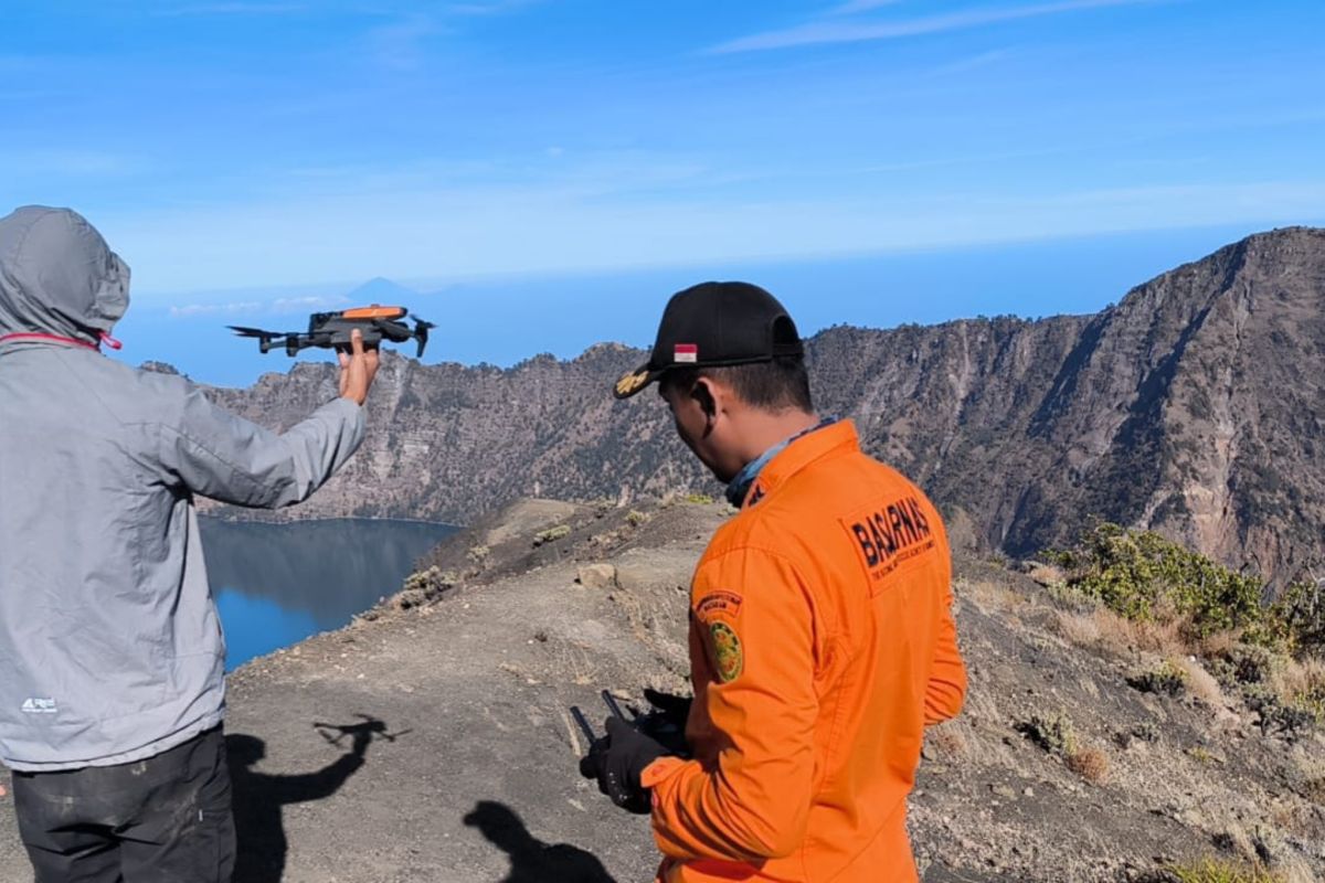 SAR: Pencarian pendaki di Gunung Rinjani gunakan drone