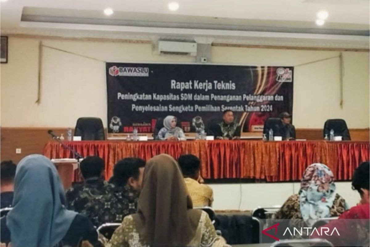 Bawaslu Solok Selatan Simulasikan Penyelesaian Sengketa Cepat