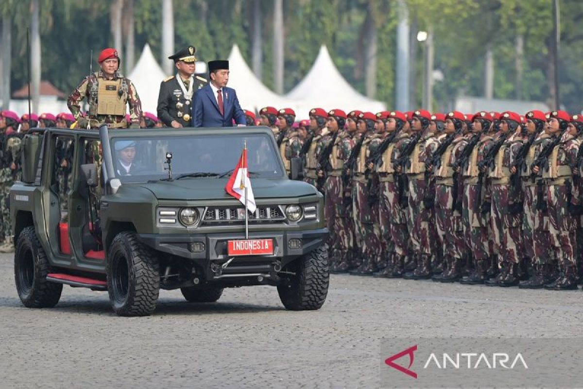 Jokowi ingatkan TNI jaga stabilitas jelang transisi dan Pilkada 2024