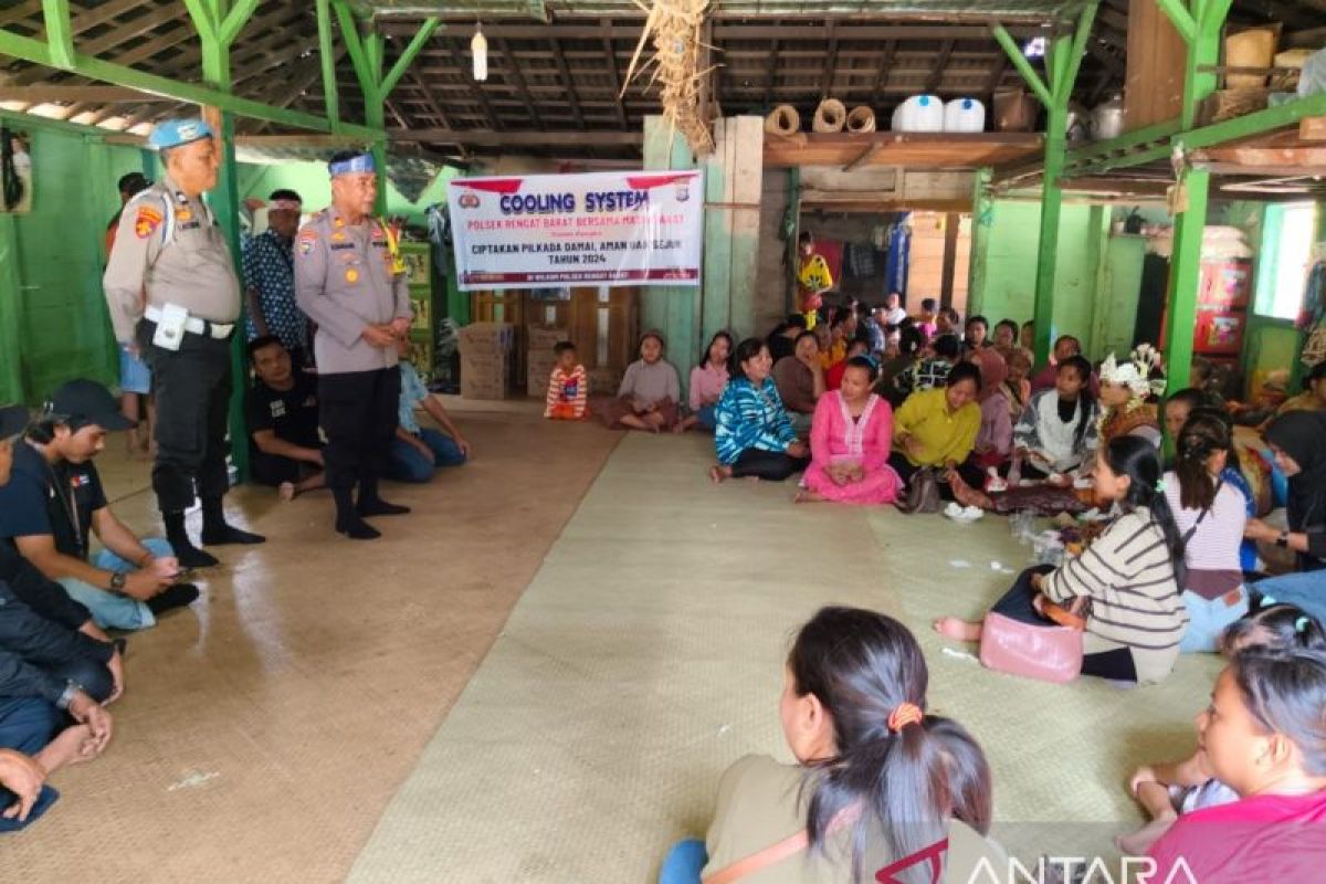 Saat "Berikutan" Talang Mamak, Kapolsek Rengat Barat sosialisasi pilkada damai