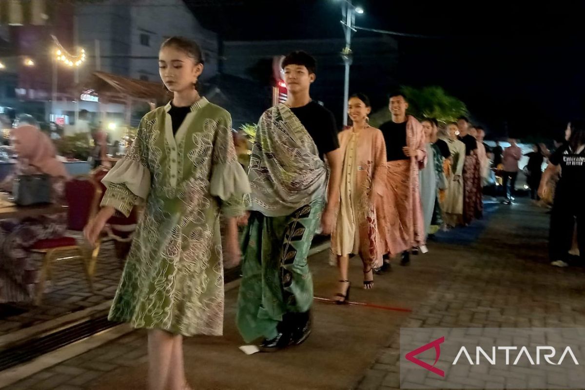 Swiss-Belhotel Pangkalpinang gelar fashion show meriahkan Hari Batik