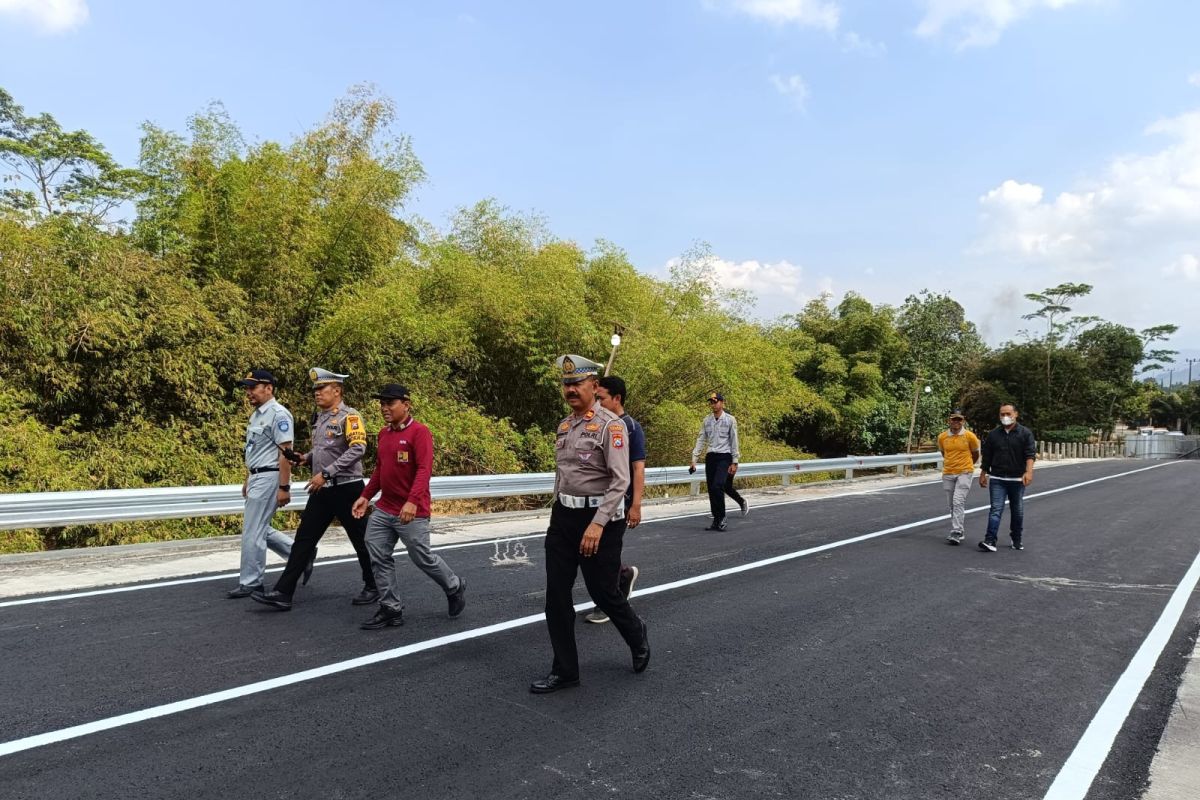 Petugas gelar pemeriksaan kerusakan jalan-jembatan di Trenggalek