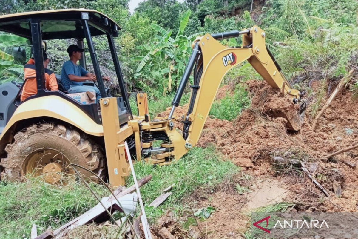 Banjir Landa Abdya, Pj Bupati Instruksikan BPBK Perbaiki Infrastruktur Rusak