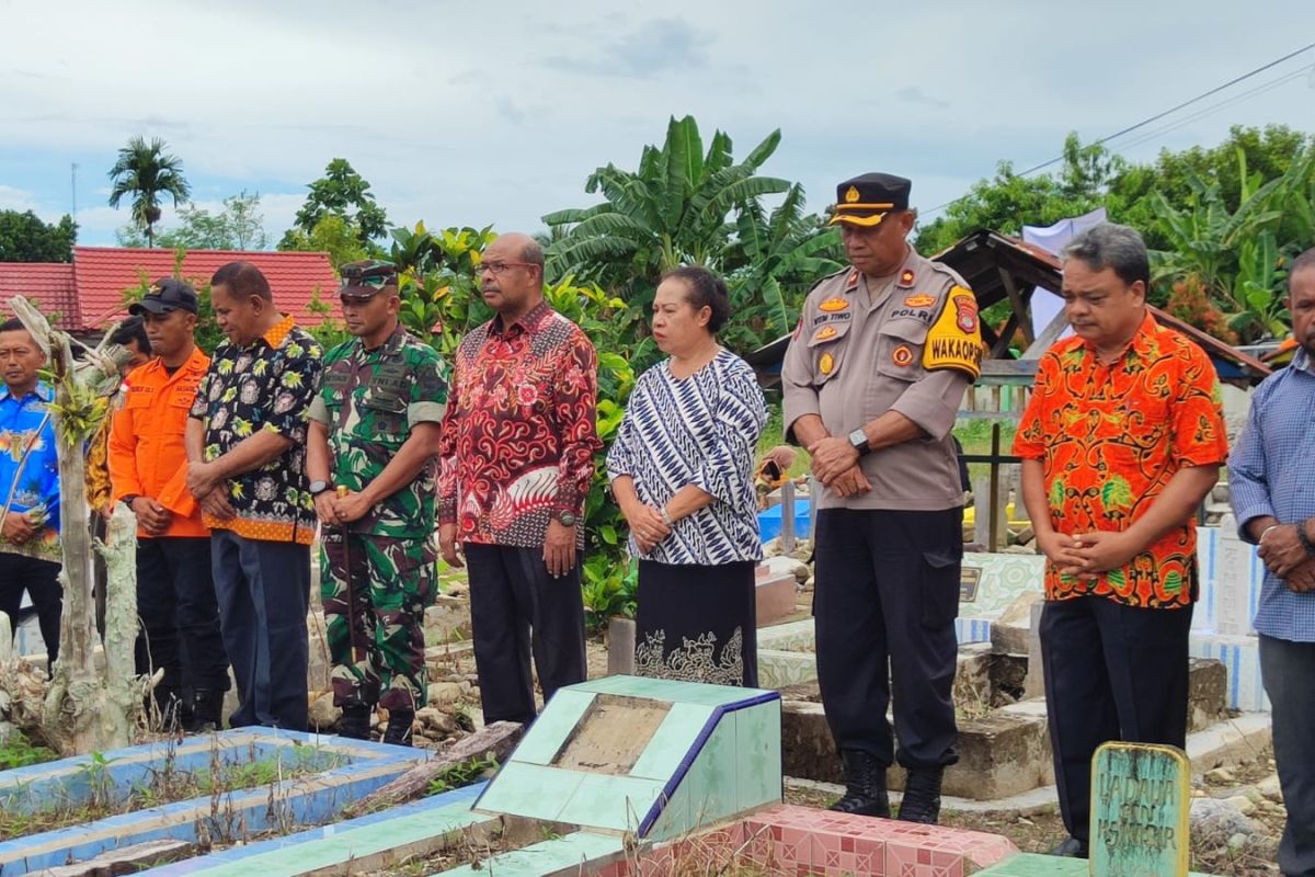 Derek Ampner beri motivasi keluarga korban banjir bandang di Wasior