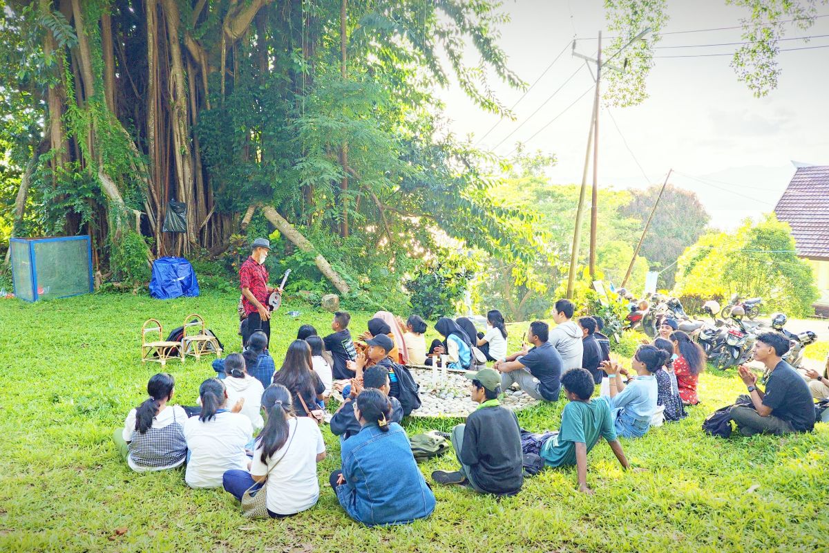 Anak muda di Ambon gelar hari raya literasi