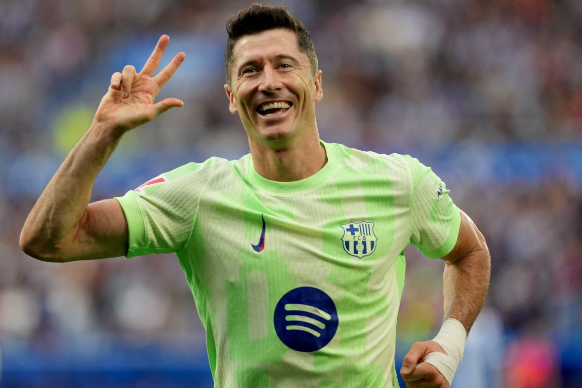 Robert Lewandowski cetak hatrick, Barcelona hancurkan Alaves 3-0