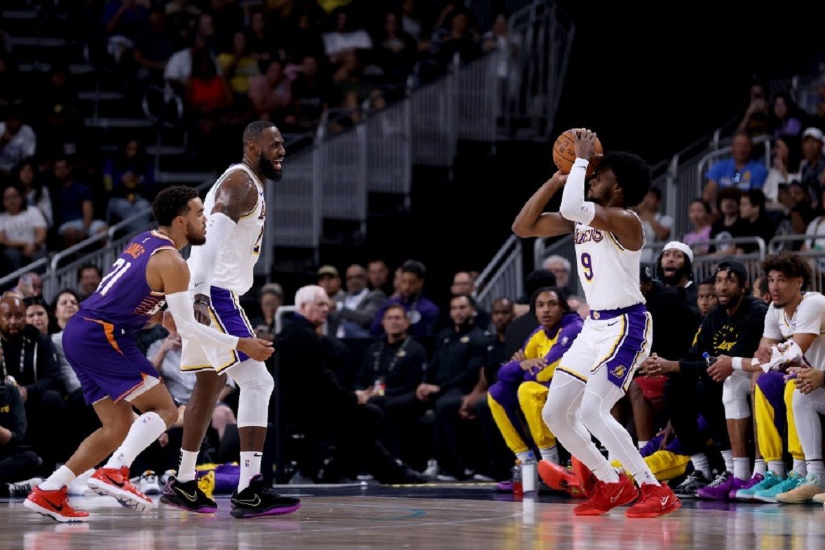 LeBron dan Bronny James cetak sejarah ayah-anak main bersama di NBA