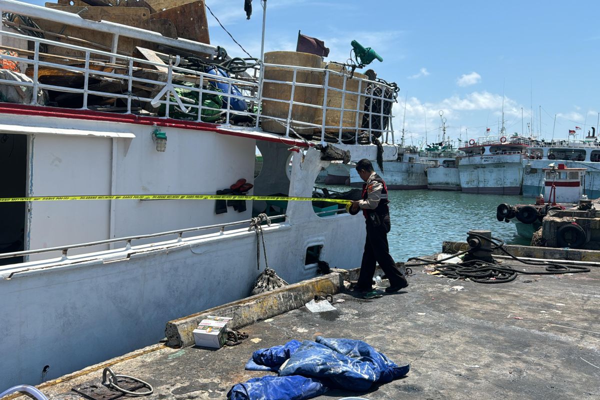 Polisi selidiki penyebab ledakan kapal di Pelabuhan Benoa Bali