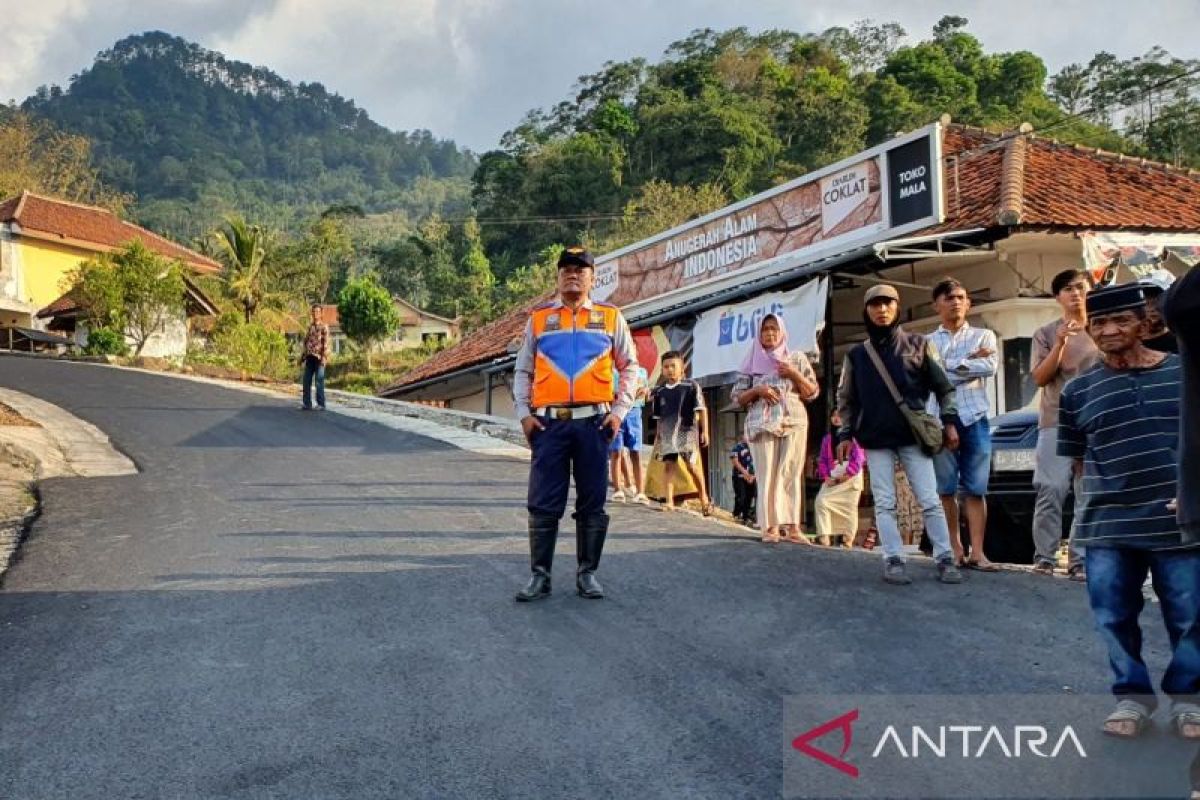 Pemkab rampungkan perbaikan jalan perbatasan Majalengka-Ciamis