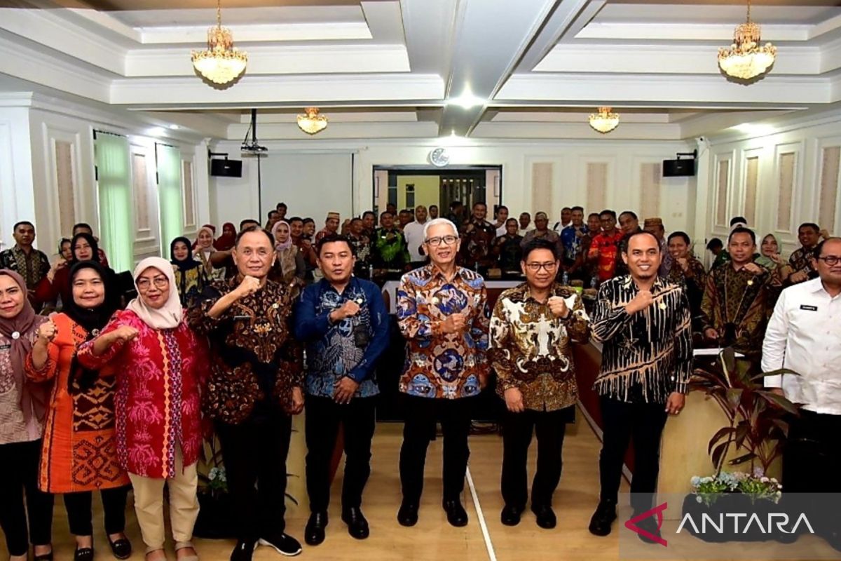 Gubernur minta Pemkab Gorontalo tingkatkan perdagangan pertanian