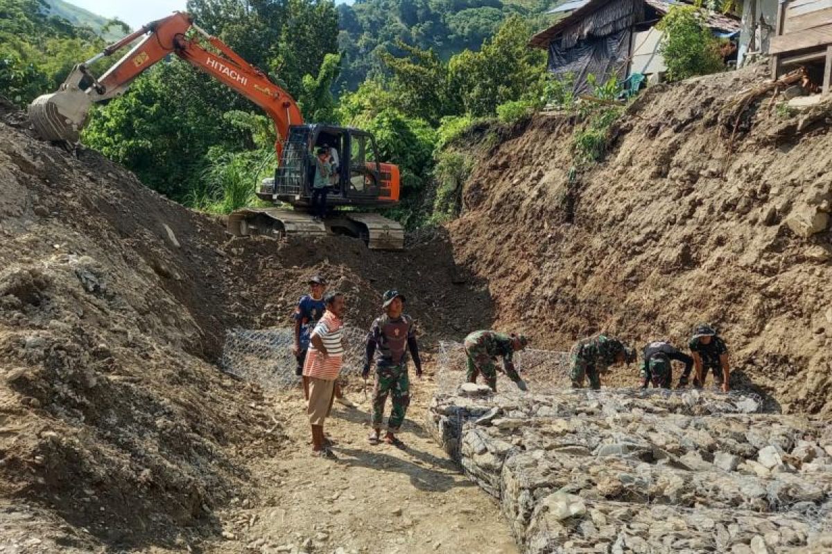 TMMD Kodim 1306/Palu upaya mitigasi bencana dengan normalisasi sungai