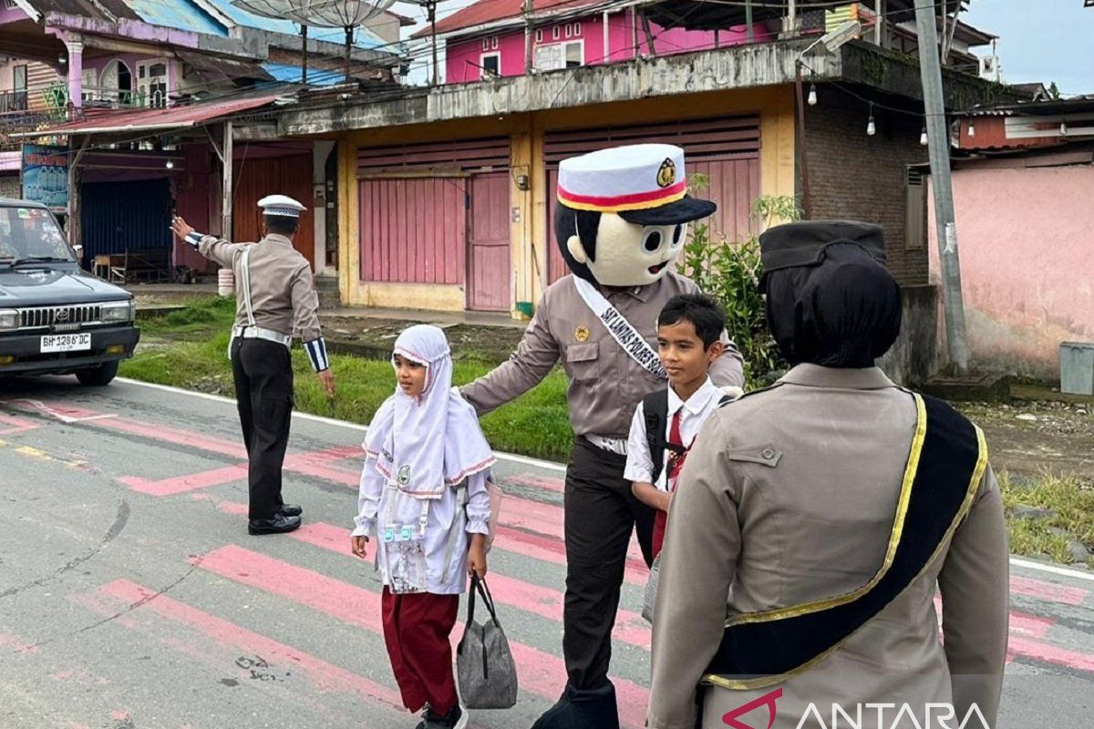 Polisi edukasi pelajar keselamatan berlalulintas melalui SIBASEL