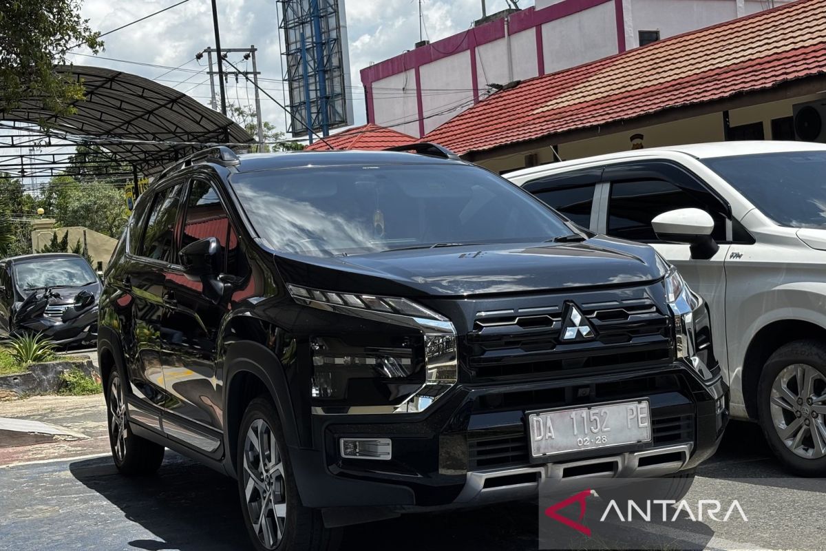 Mobil dinas Pemprov Kalsel di Polres Banjarbaru terkait OTT KPK